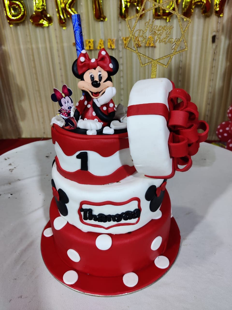 Minnie Mouse first birthday cake